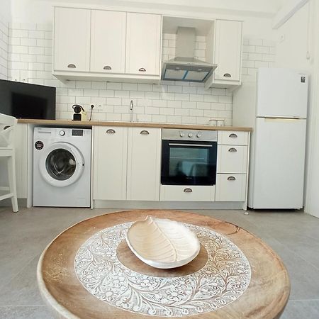 Summer Feel Suites Poros Town Екстериор снимка