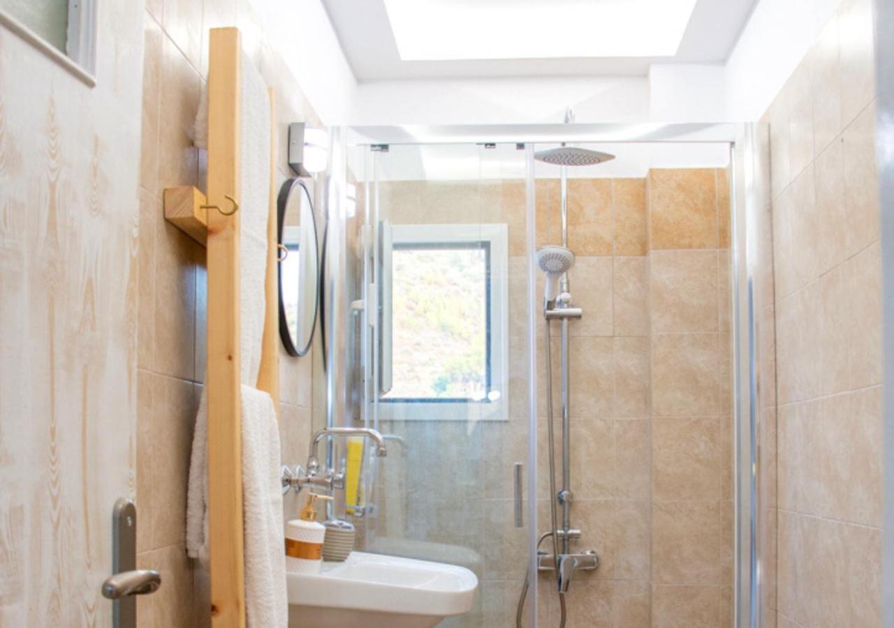 Summer Feel Suites Poros Town Екстериор снимка