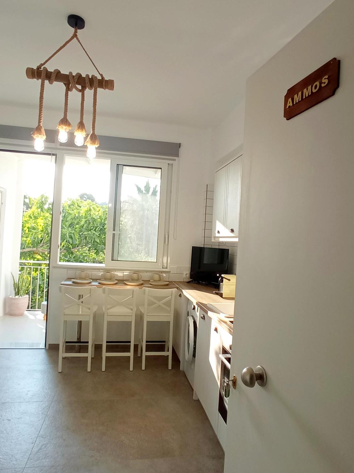 Summer Feel Suites Poros Town Екстериор снимка