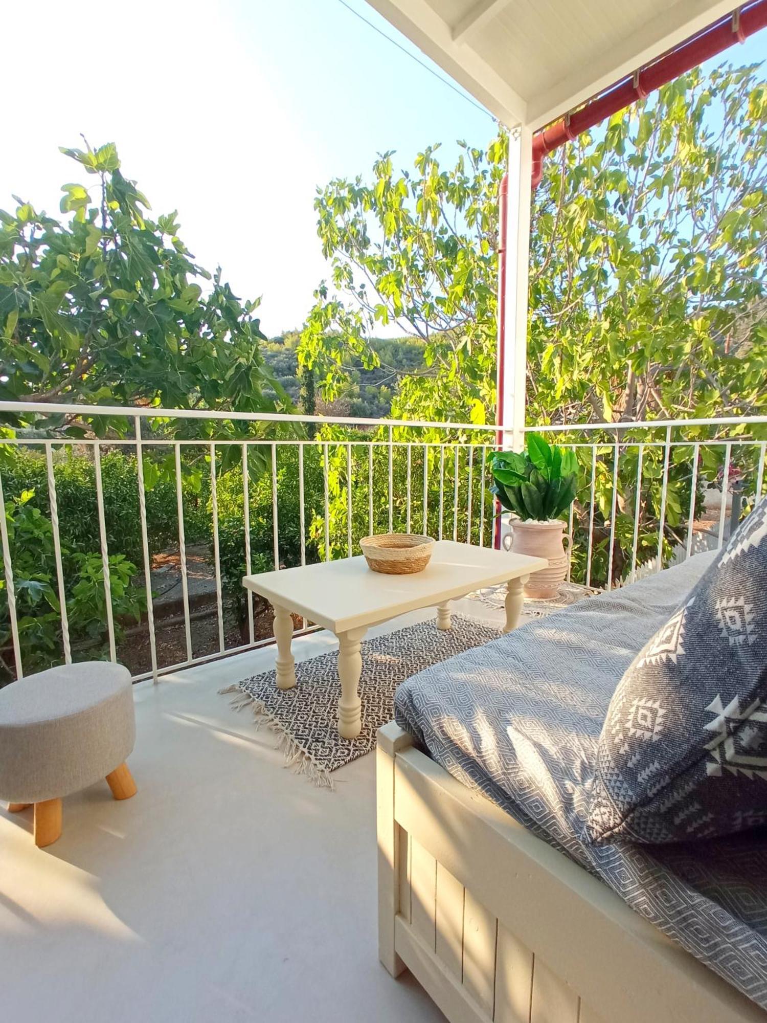 Summer Feel Suites Poros Town Екстериор снимка